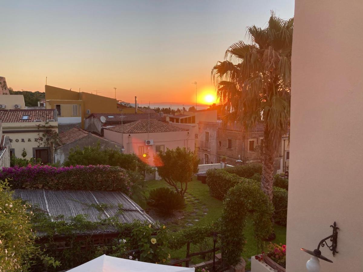 Bed and Breakfast L'Antico Borgo Milazzo Exterior foto