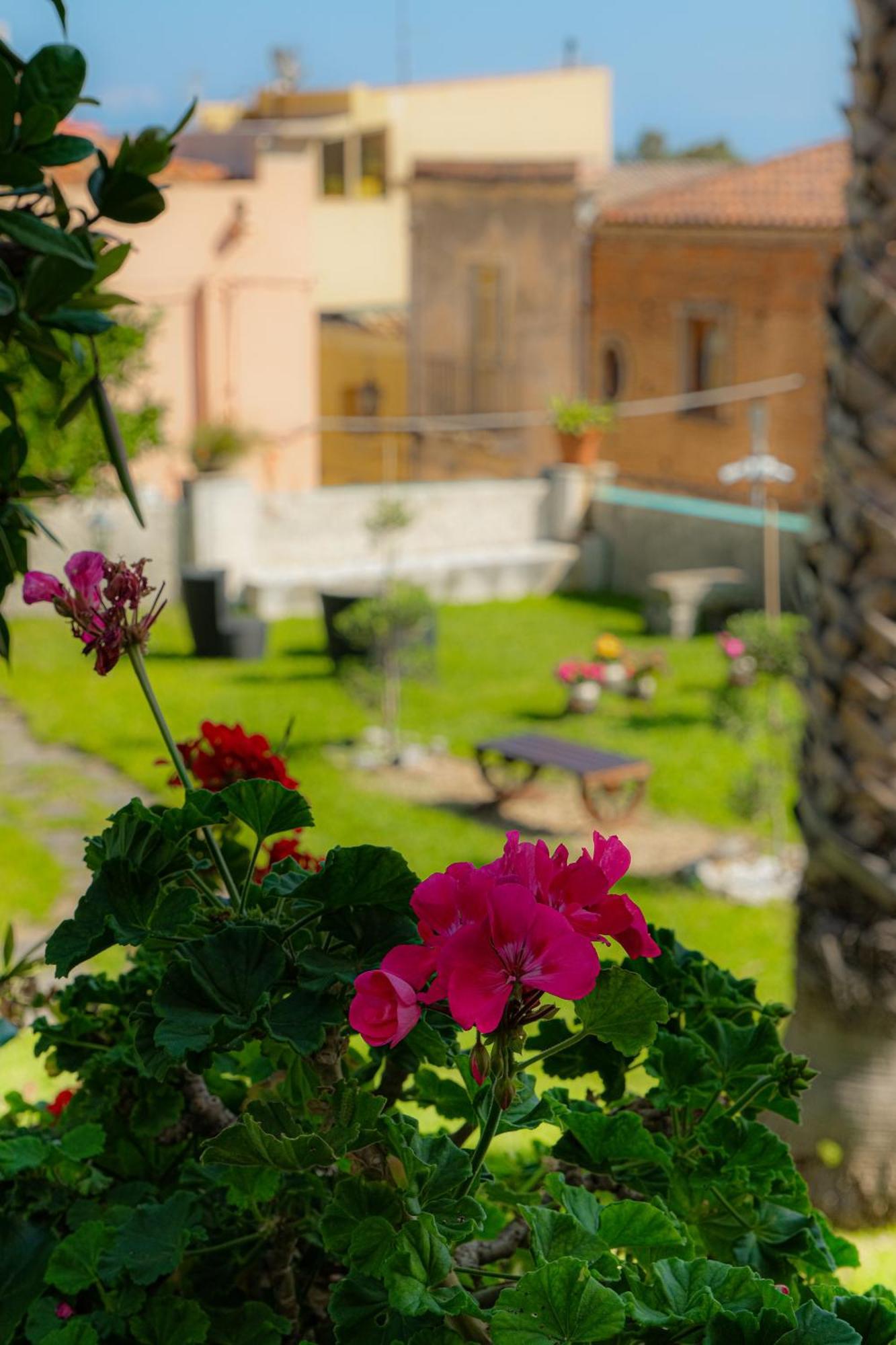 Bed and Breakfast L'Antico Borgo Milazzo Exterior foto