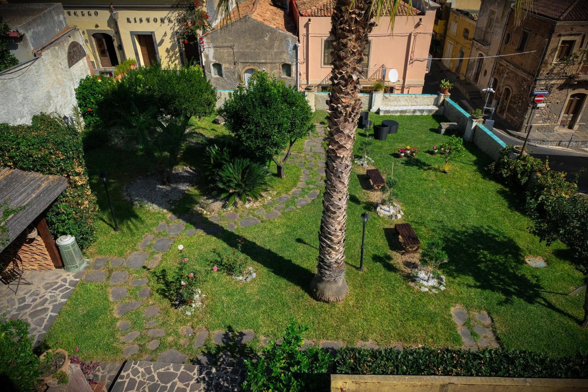 Bed and Breakfast L'Antico Borgo Milazzo Exterior foto